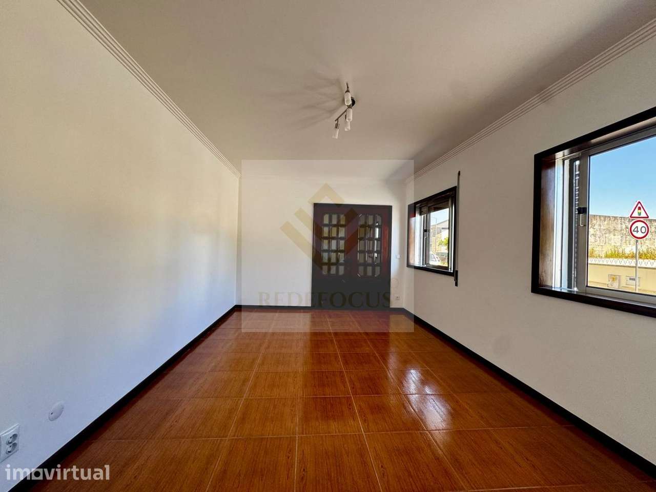​Moradia T3 Restaurada no Centro de Escapães - Grande imagem: 5/47