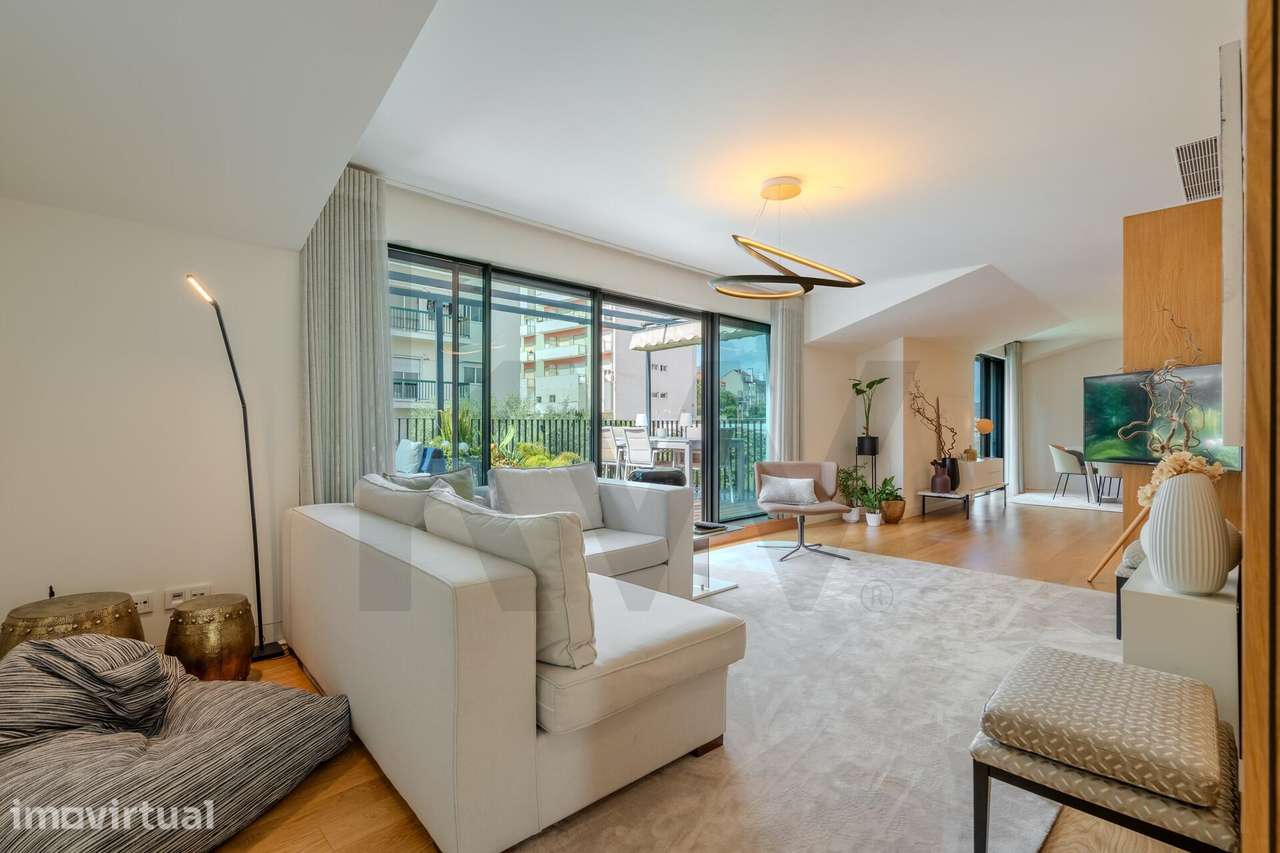 Penthouse T4 mobilada, com varanda e garagem, em Campo de Ourique - Grande imagem: 2/49
