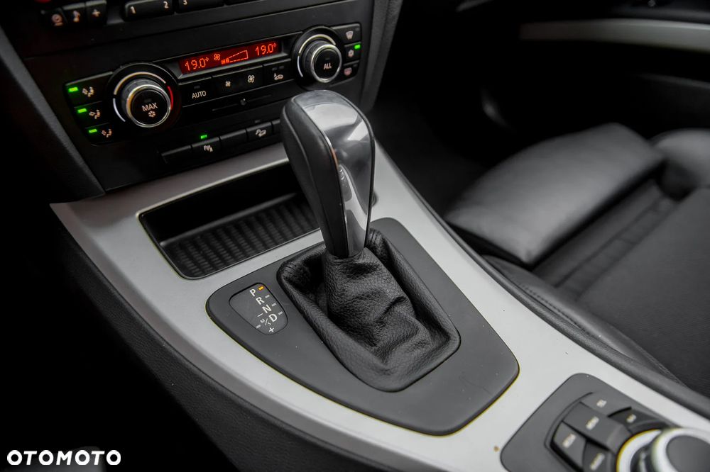 BMW Seria 3 335i xDrive Coupe Edition Exclusive - 32