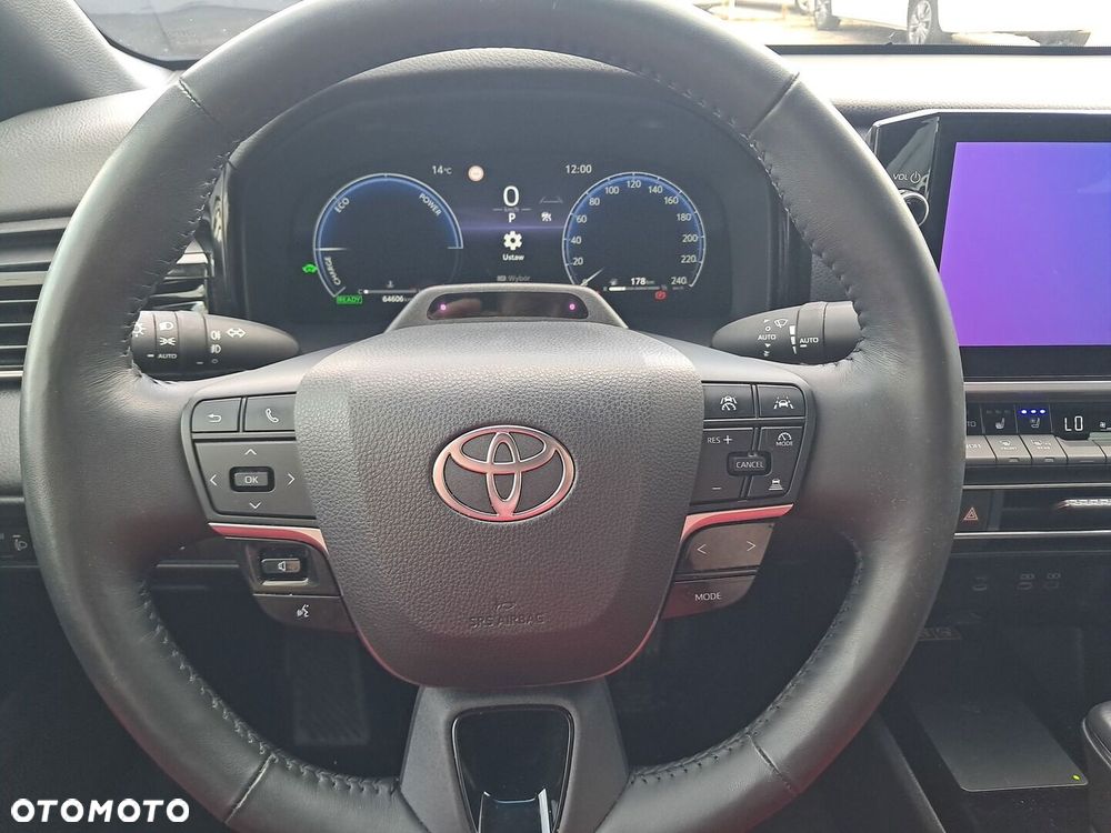 Toyota Camry - 17
