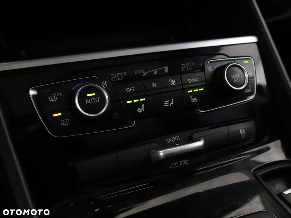 BMW Seria 2 218d - 26