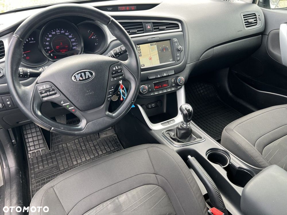 Kia Ceed - 8