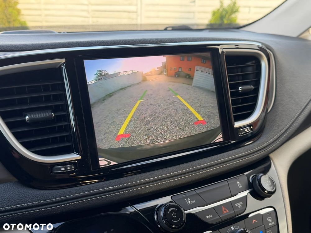 Chrysler Pacifica - 14