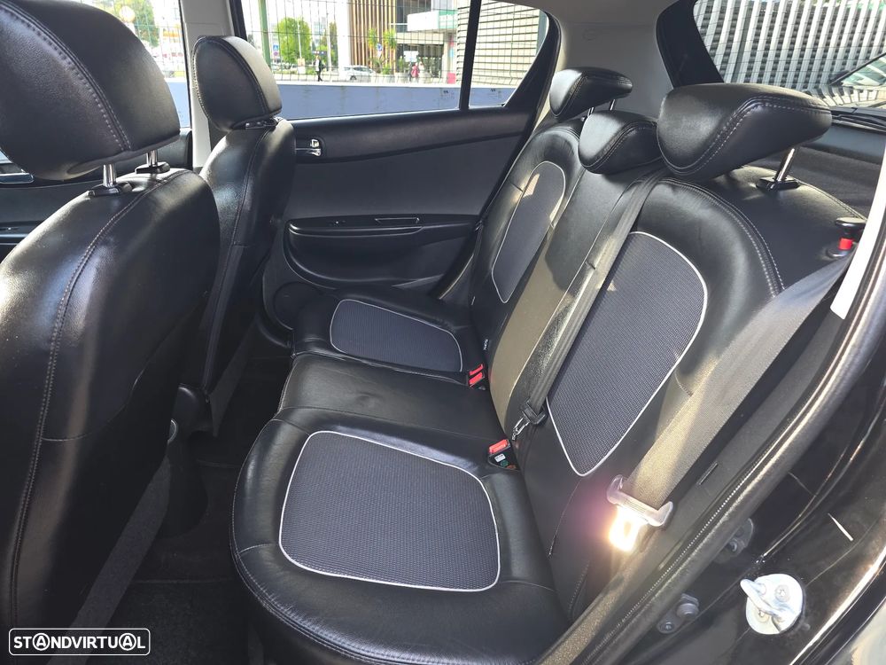 Hyundai i20 1.2 GO! Plus - 32