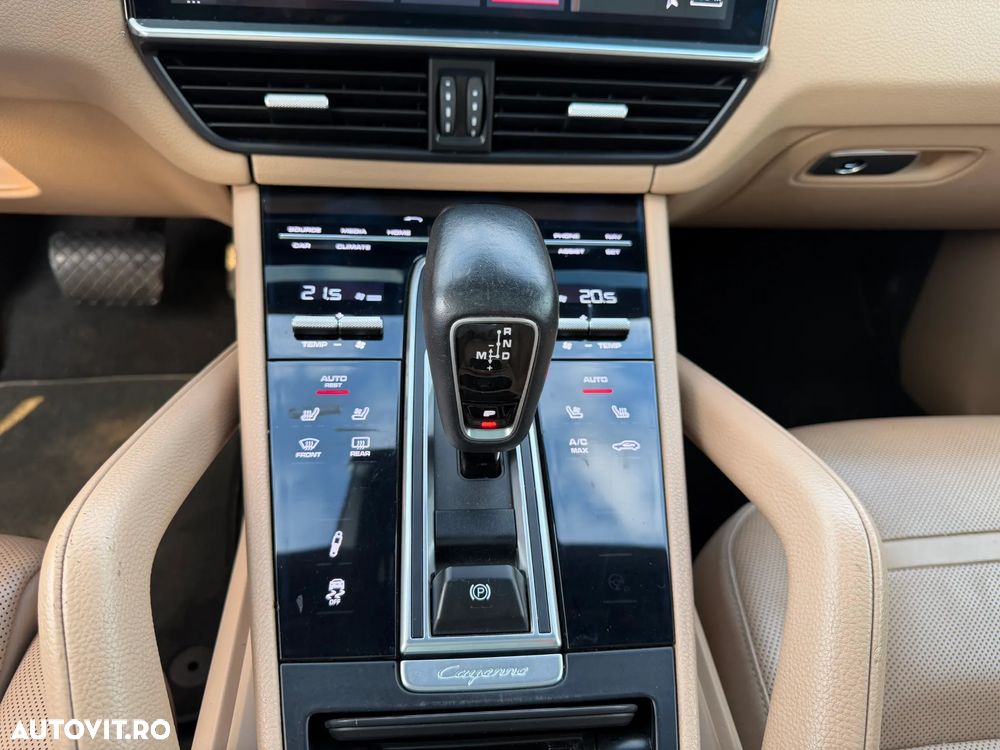 Porsche Cayenne - 8