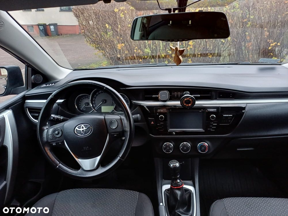 Toyota Corolla 1.6 Classic Plus - 17