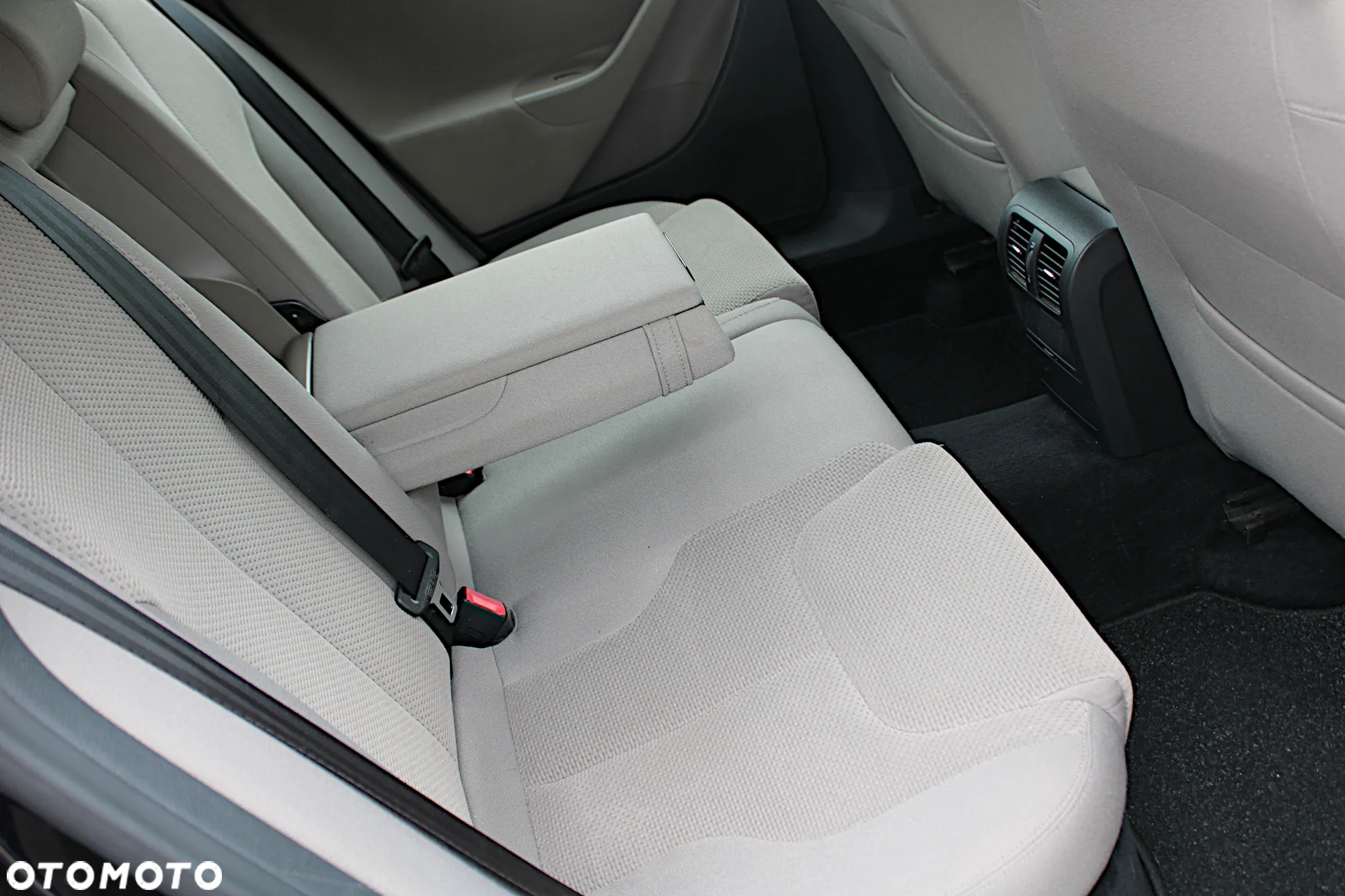 Volkswagen Passat 2.0 TDI DPF Sportline - 17