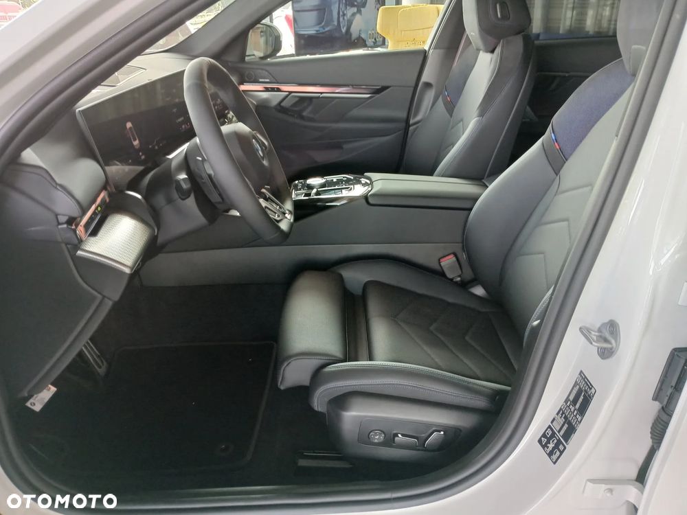 BMW Seria 5 520d xDrive mHEV - 22