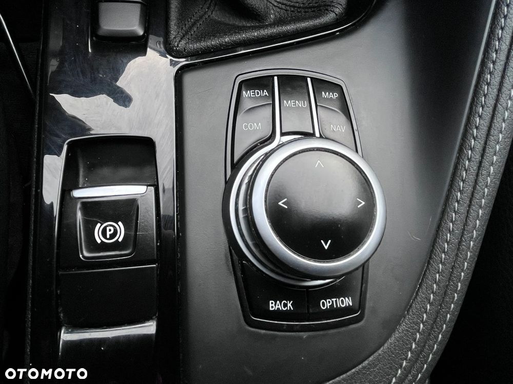 BMW X1 sDrive18d sport - 28