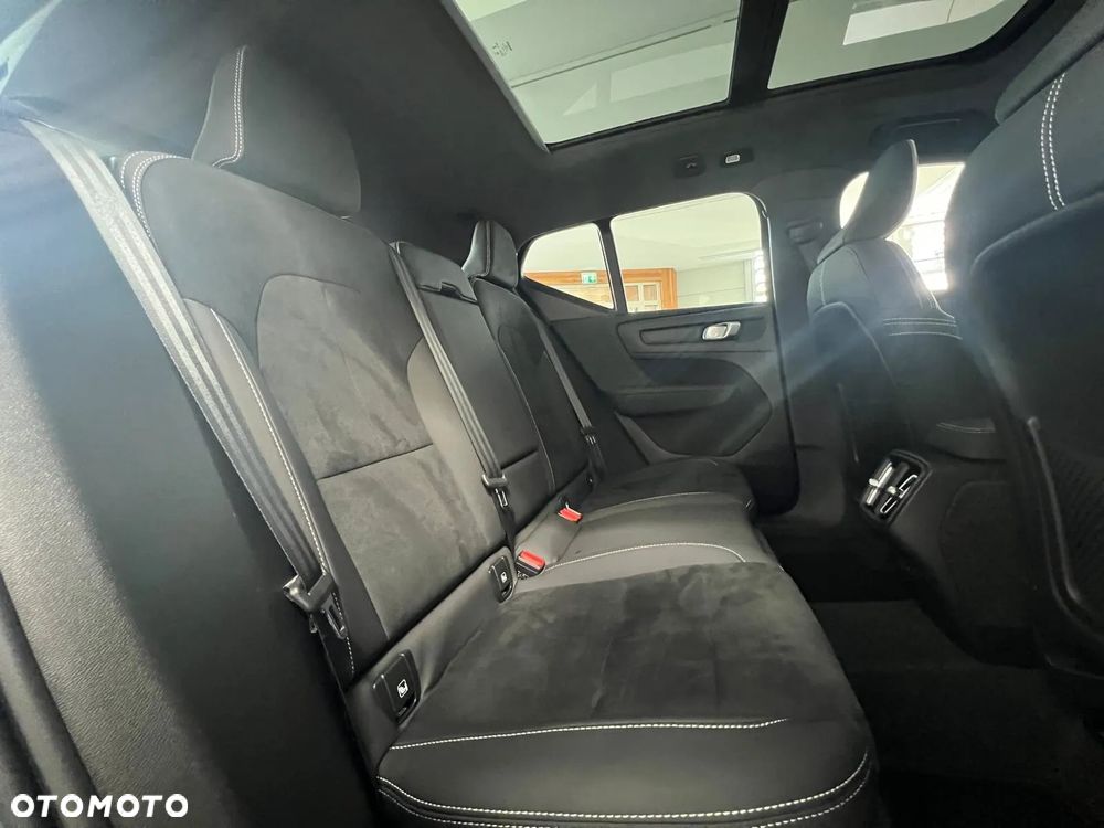 Volvo XC 40 B4 AWD Ultimate Dark - 22
