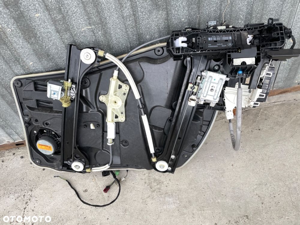 Mercedes CLA W117 zamek w drzwi lewe listwa klamka key less go podnośnik instalacja głośnik - 13