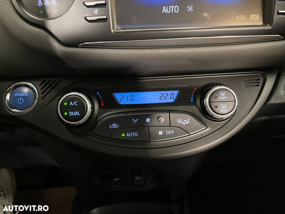 Toyota Yaris 1.5 VVT-i HSD Active - 13