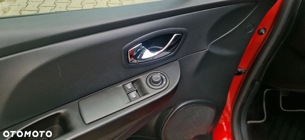 Renault Clio 1.2 16V 75 Experience - 13