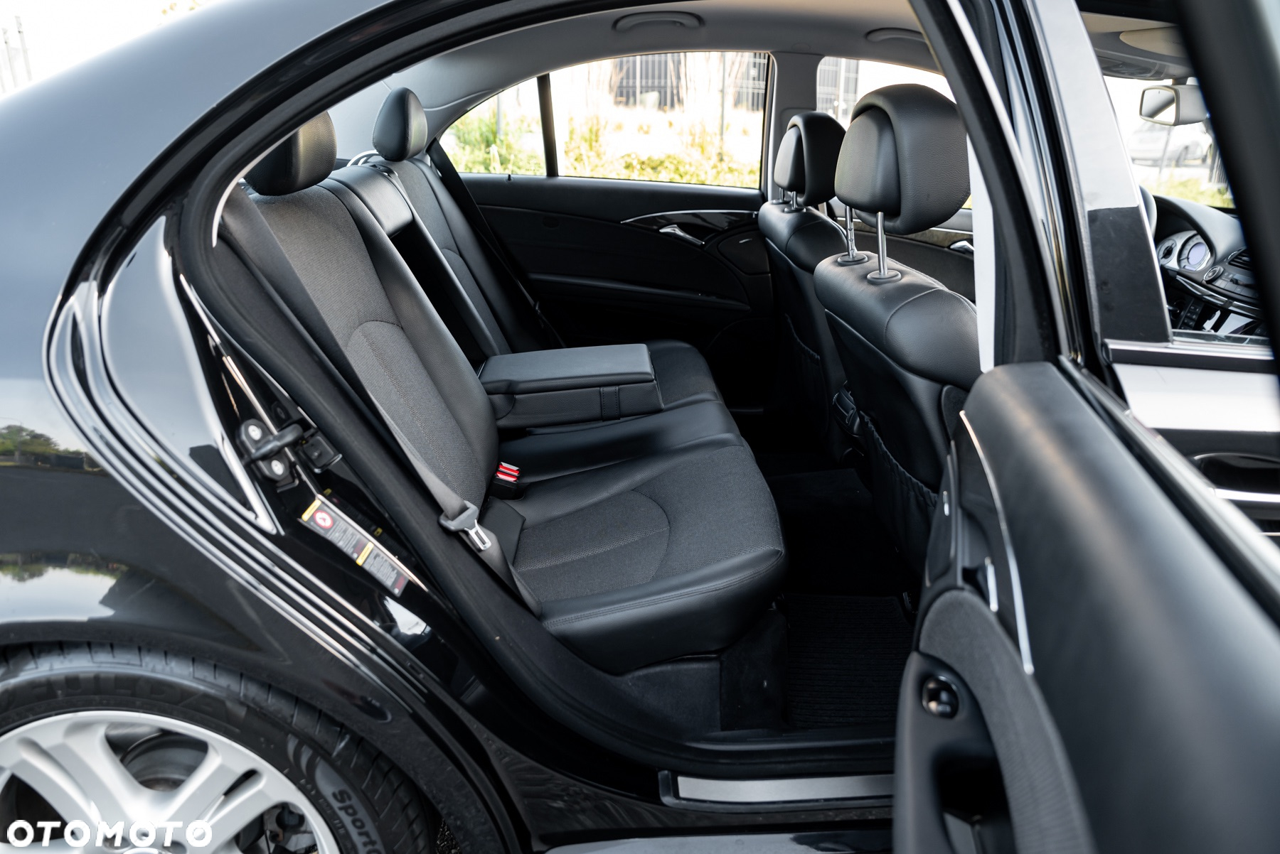 Mercedes-Benz Klasa E 200 BlueEFFICIENCY 7G-TRONIC Avantgarde - 7