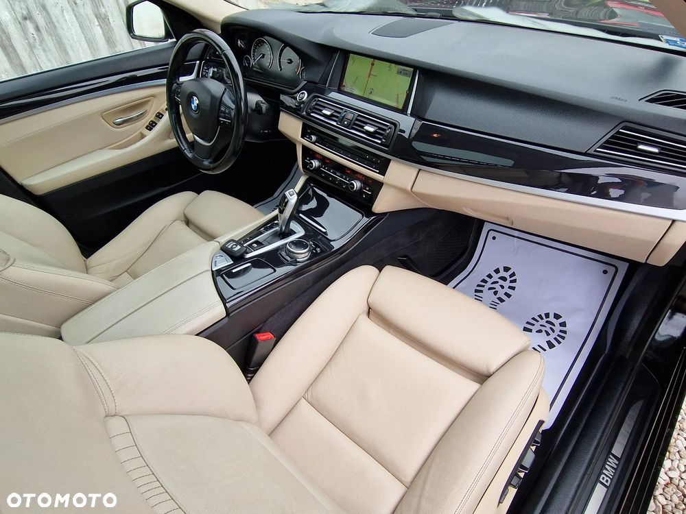 BMW Seria 5 520d xDrive - 24