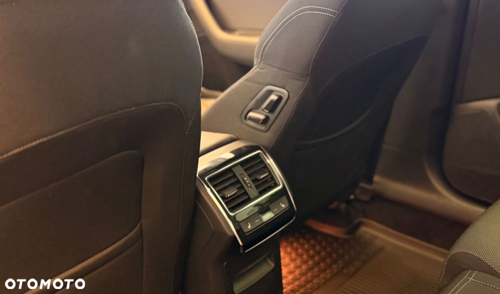 Skoda Superb 2.0 TDI Ambition DSG - 21