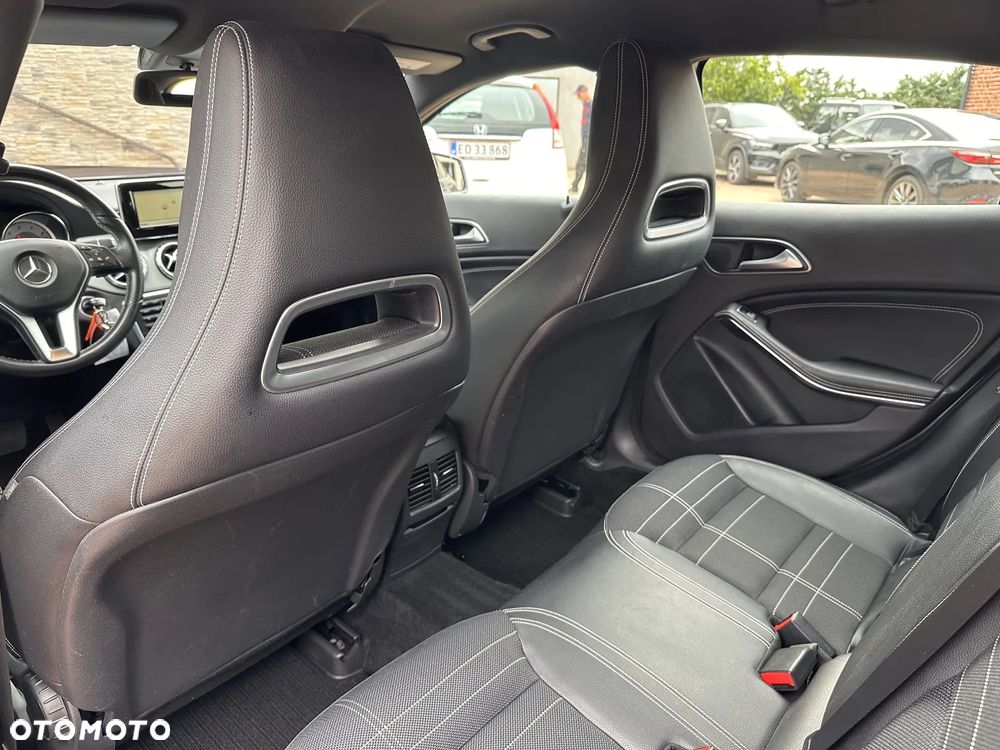 Mercedes-Benz GLA 200 7G-DCT - 18