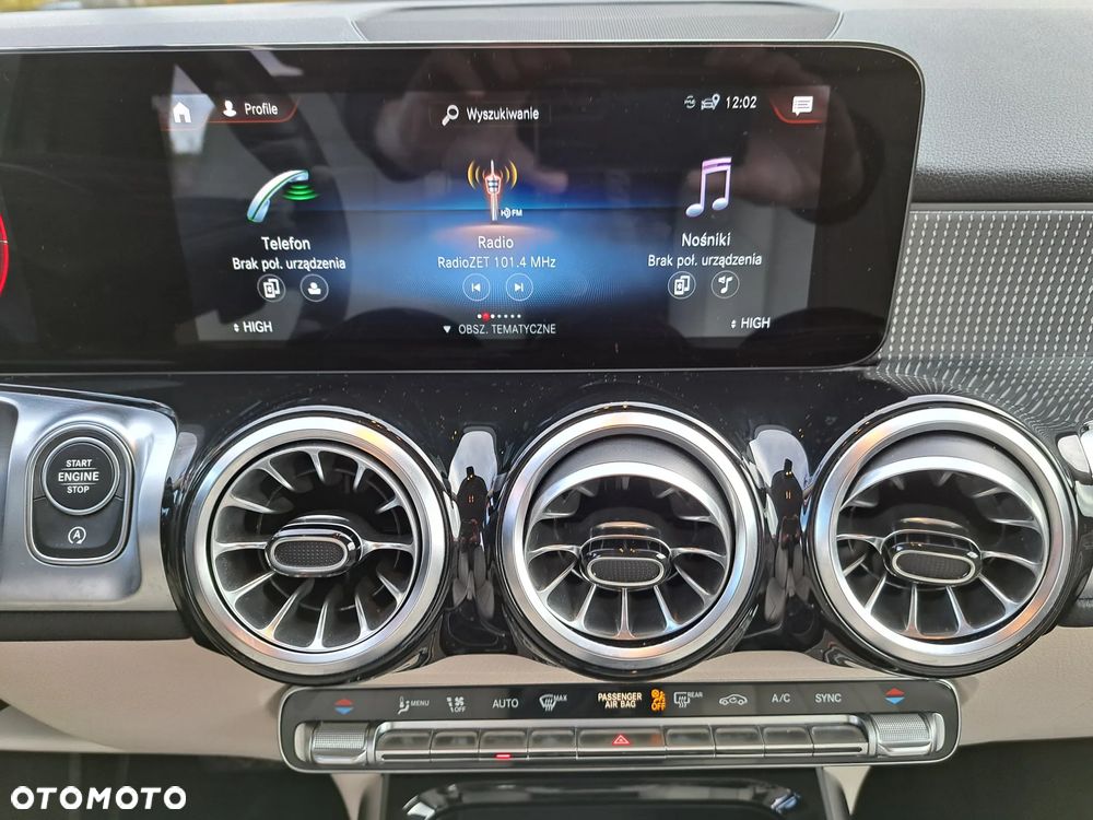 Mercedes-Benz GLB - 23