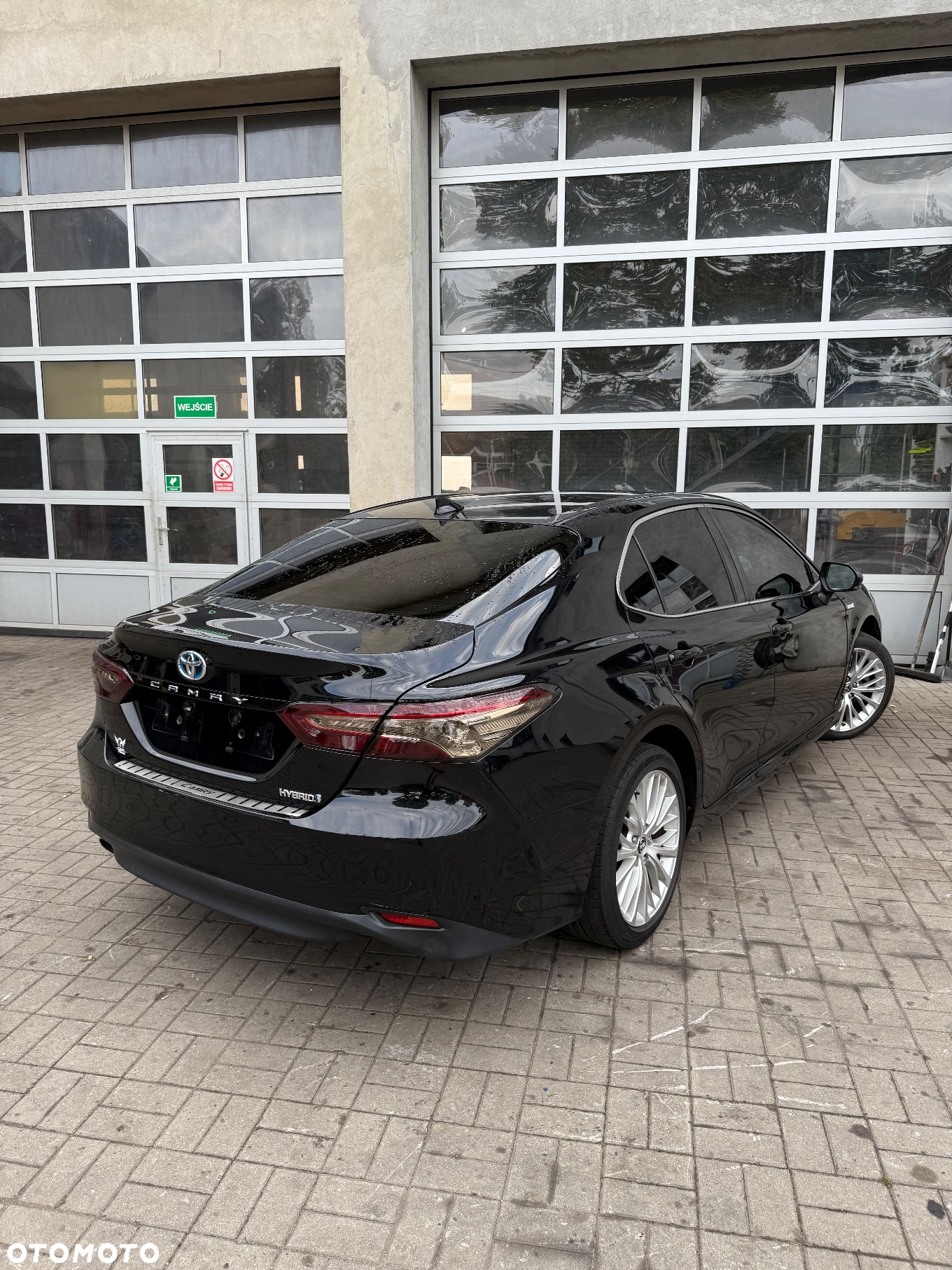 Toyota Camry - 4