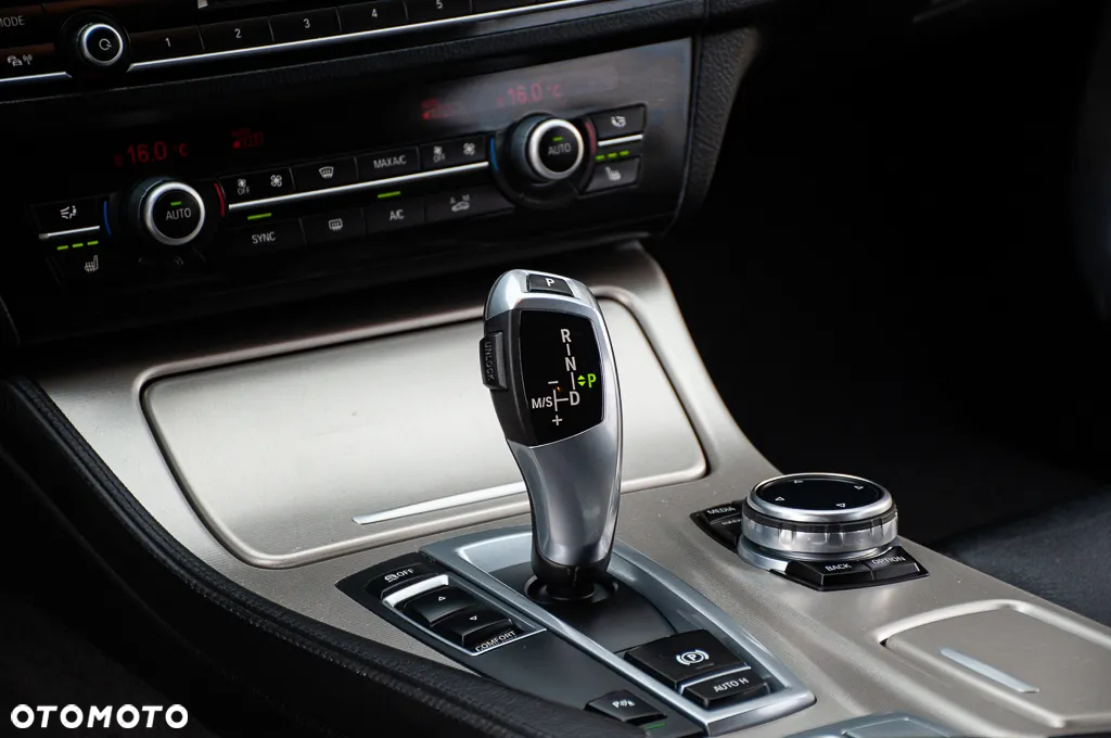 BMW Seria 5 518d Touring Luxury Line - 33