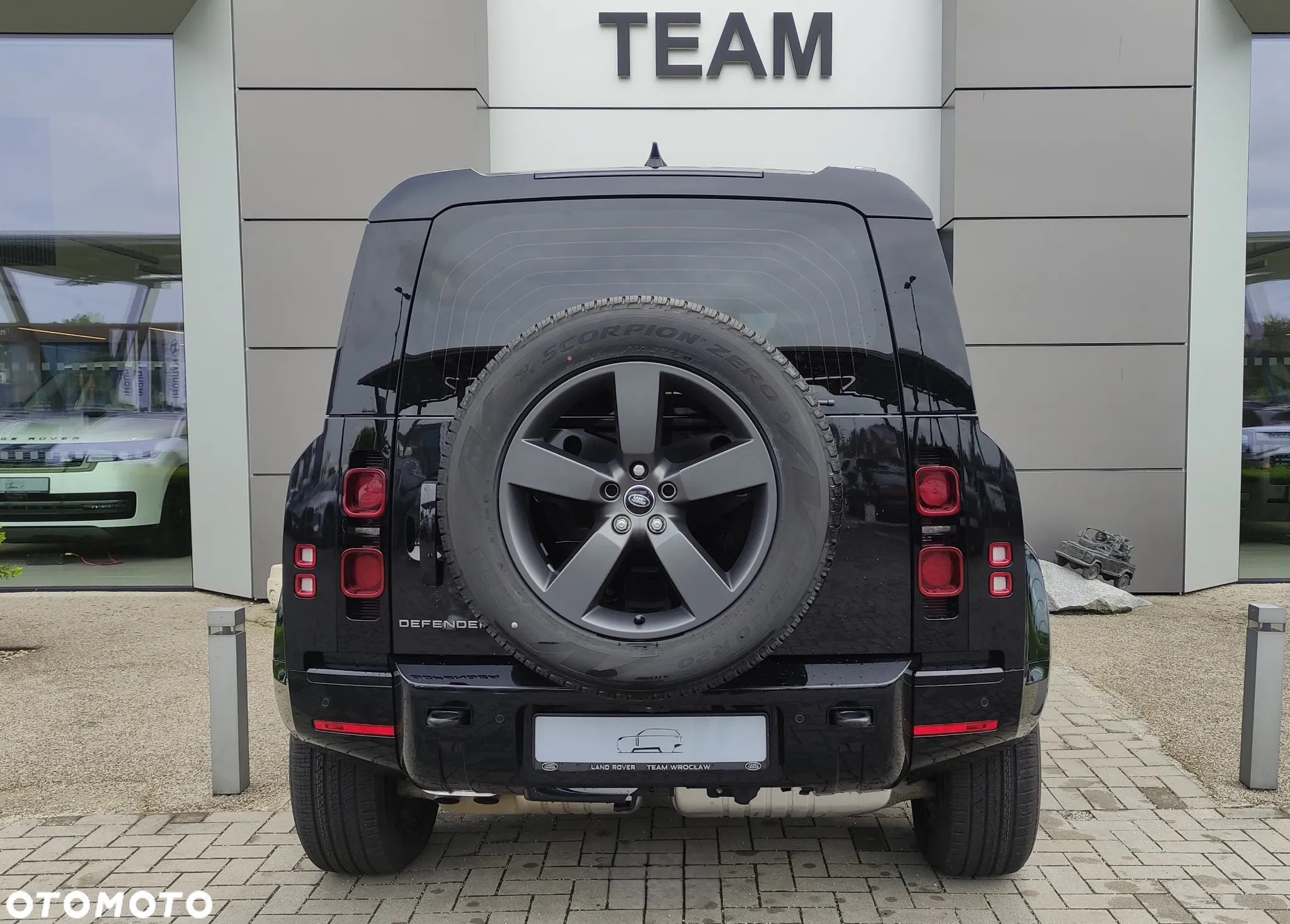 Land Rover Defender - 14