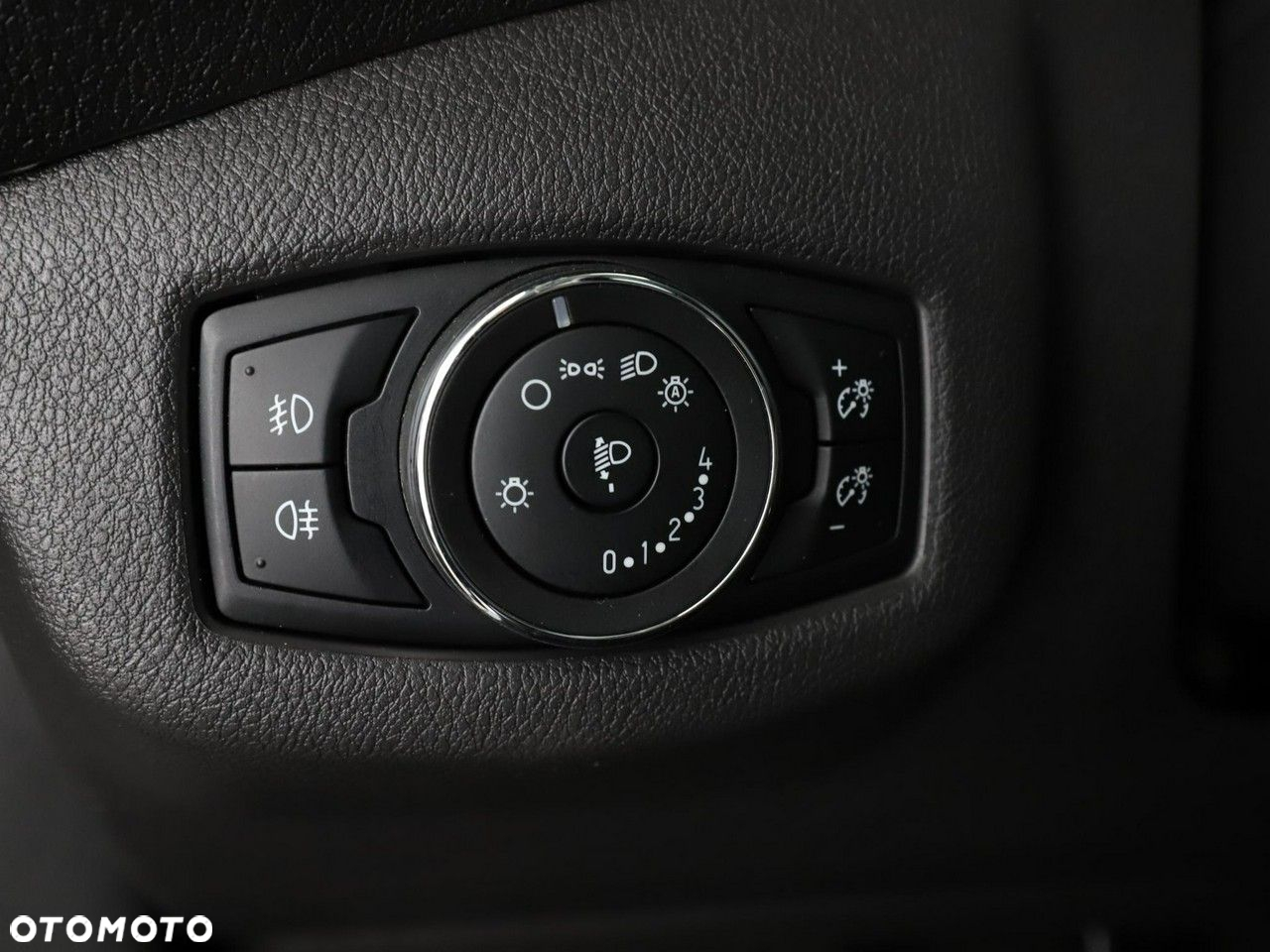 Ford Tourneo Connect Grand - 31