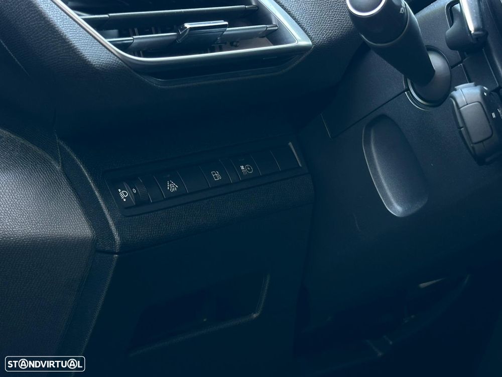 Peugeot 3008 1.6 Hybrid Allure Pack e-EAT8 - 33