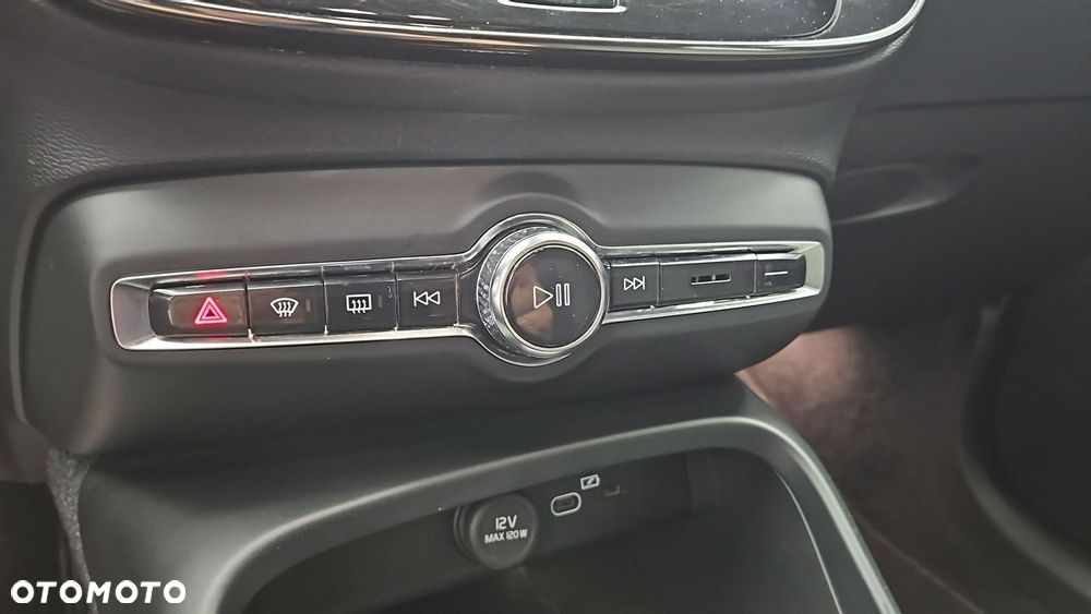 Volvo XC 40 B3 Plus Dark - 17
