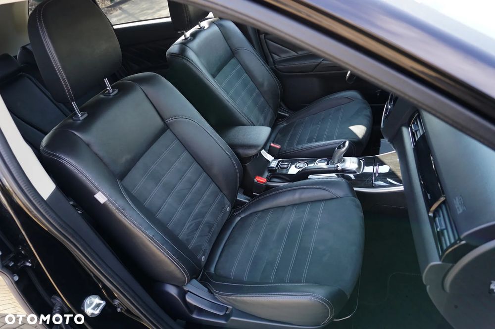 Mitsubishi Outlander 2.0 4WD Plus - 25