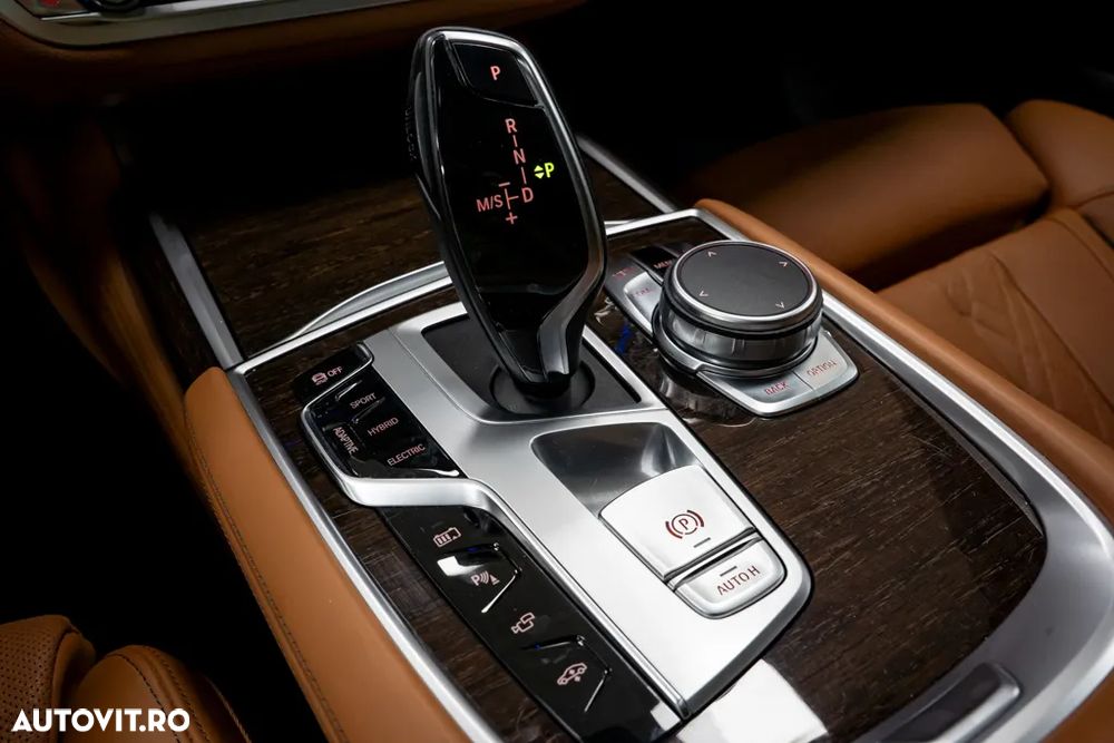 BMW Seria 7 - 34