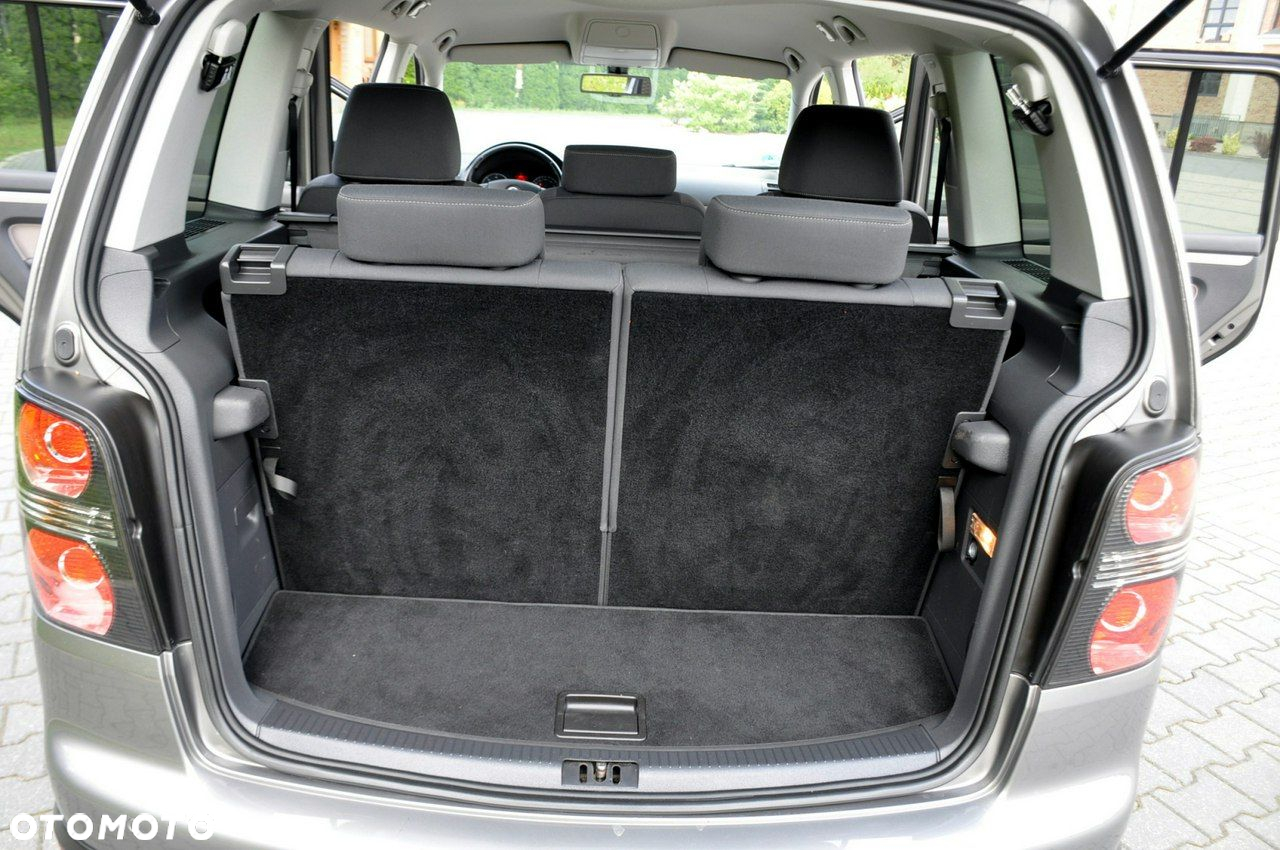 Volkswagen Touran - 38