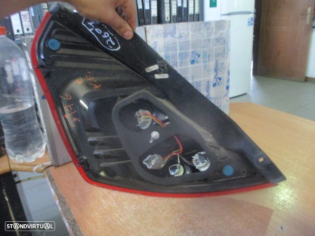 Farol Tras C1bb13404a FORD FIESTA 6 2013 1.0I 80CV 5P BRANCO Drt VISTEON - 3