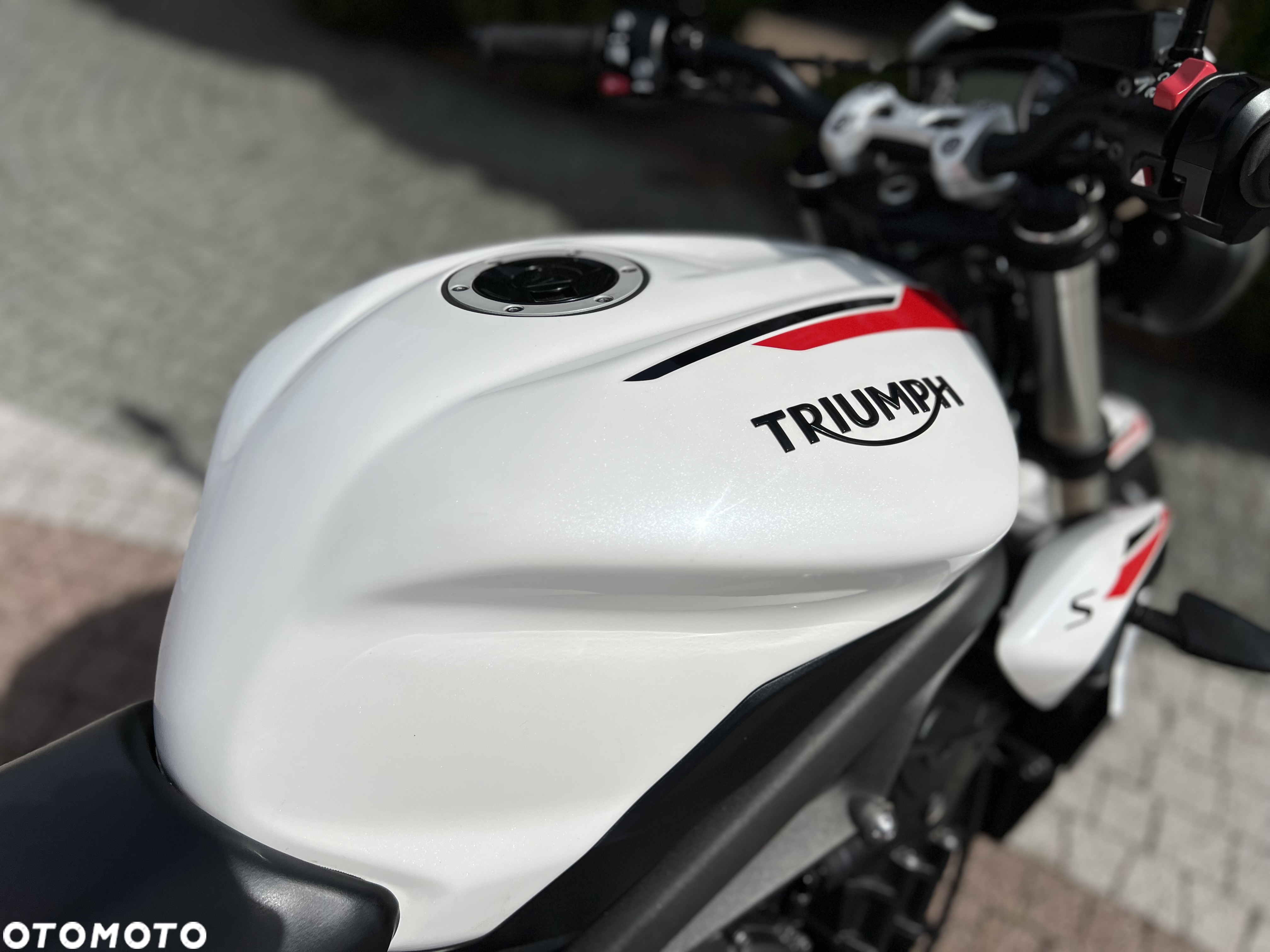 Triumph Street Triple - 16
