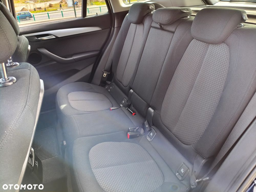 BMW X1 sDrive18d - 23
