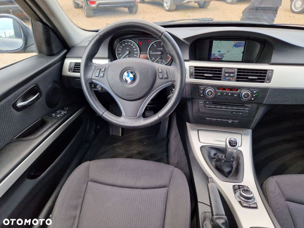 BMW Seria 3 318d - 17