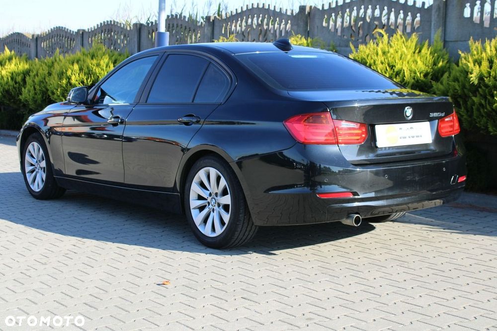 BMW Seria 3 320d Sport-Aut Blue Performance Sport Line - 28
