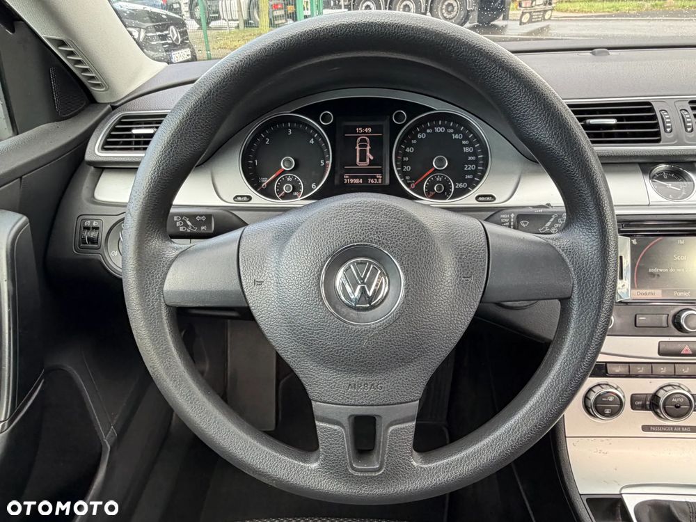 Volkswagen Passat 2.0 Blue TDI SCR Comfortline - 18