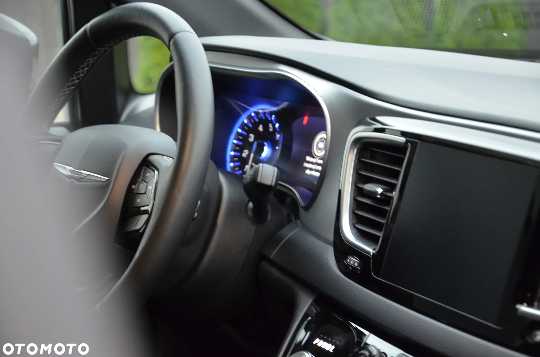 Chrysler Pacifica - 8