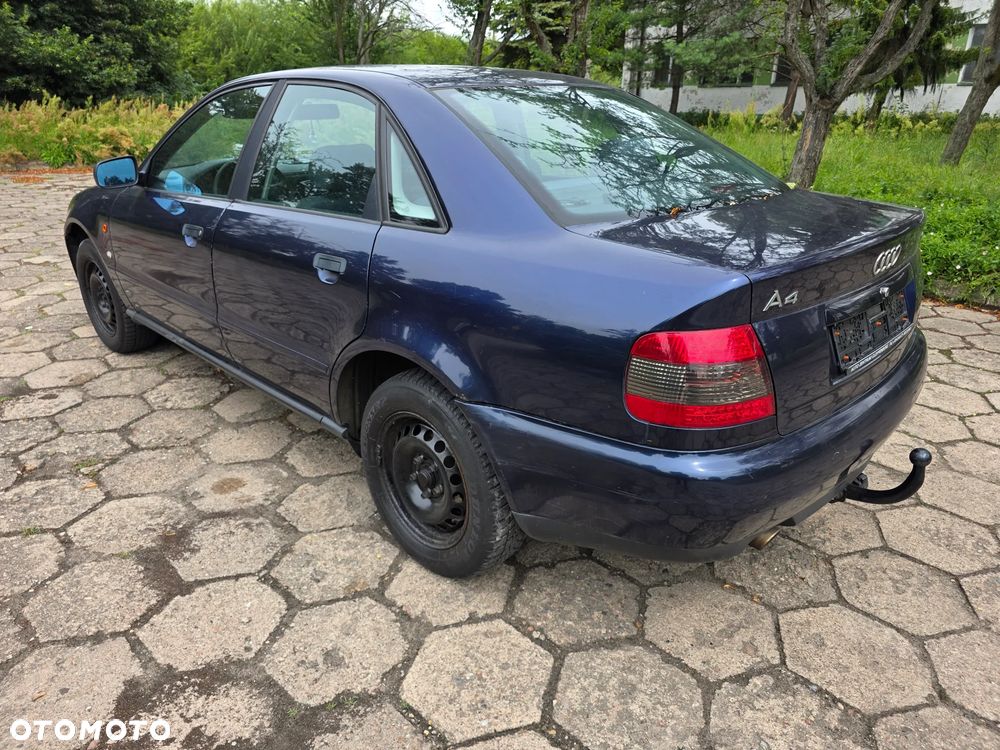 Audi A4 Limousine - 4