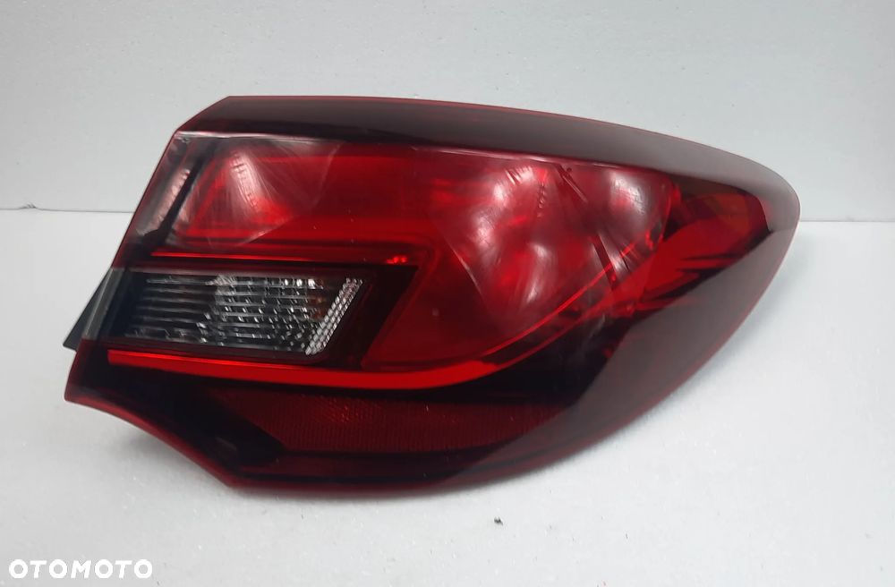 OPEL ASTRA J SEDAN LAMPA TYLNIA PRAWA  25870154 25870153 - 2