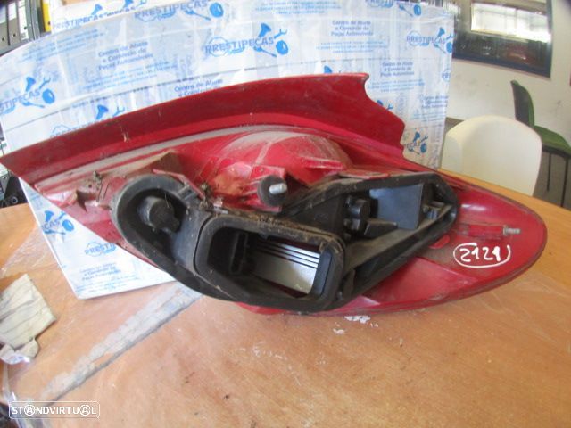 Farol Tras 9649986680 PEUGEOT 207 2008 1.4I 75CV 3P VERMELHO ESQ PEUGEOT 207 2007 1.6HDI 90CV 5P CINZENTO - 2