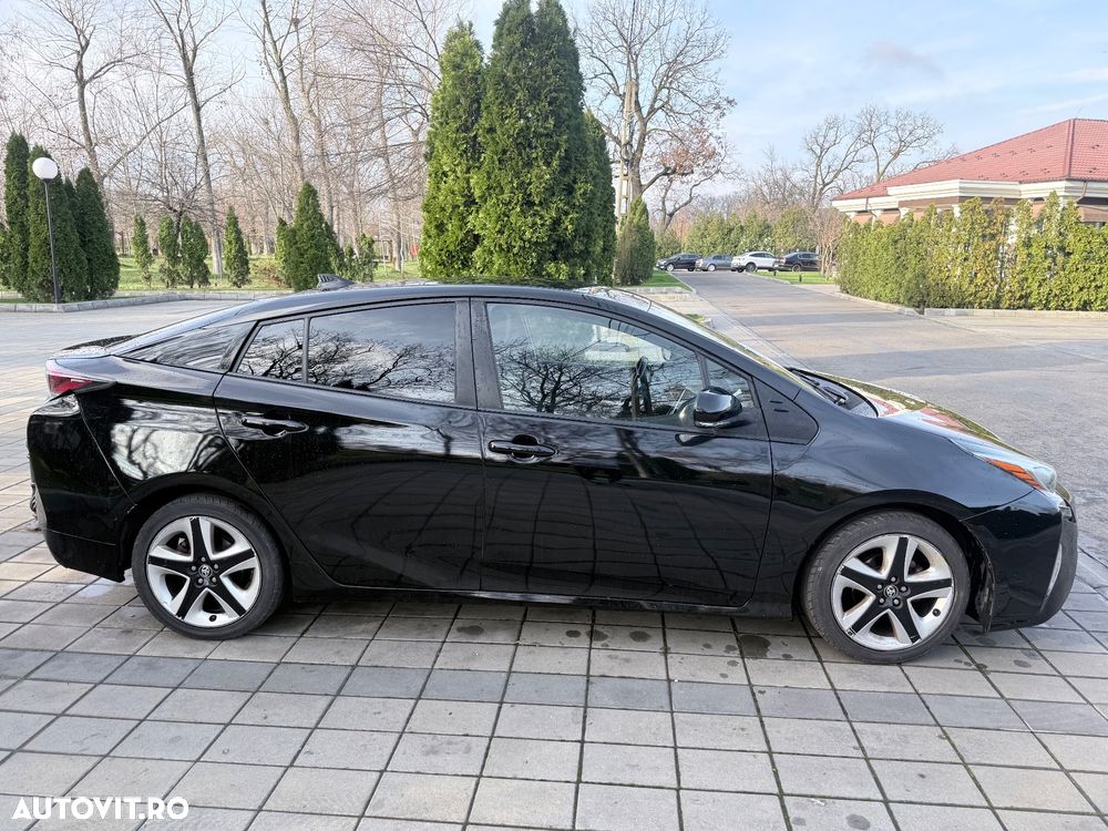 Toyota Prius Hybrid - 4