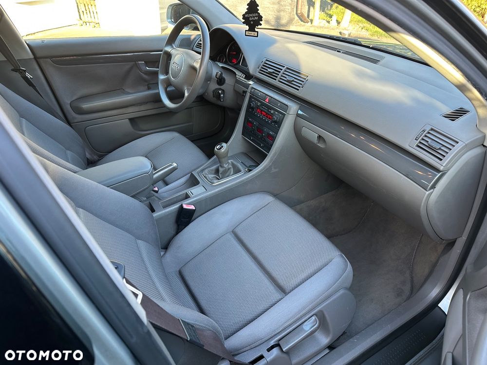 Audi A4 Limousine - 6
