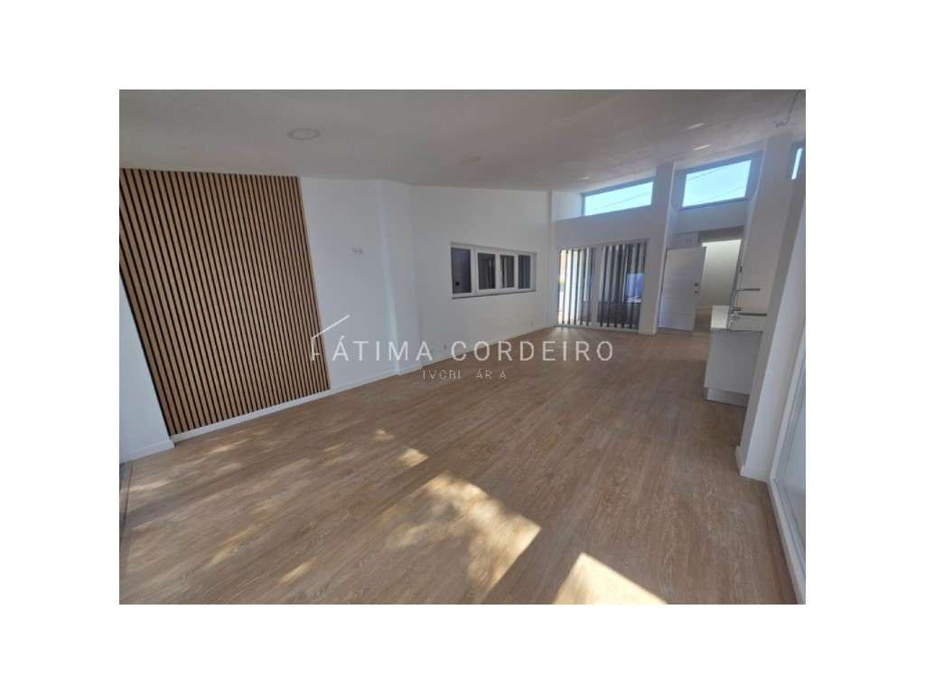 Moradia Térrea T3+1 com Piscina e Garagem em localização de excelência - Grande imagem: 5/34