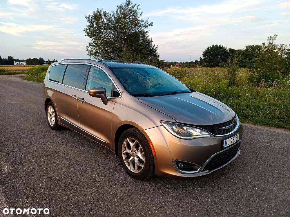 Chrysler Pacifica - 6
