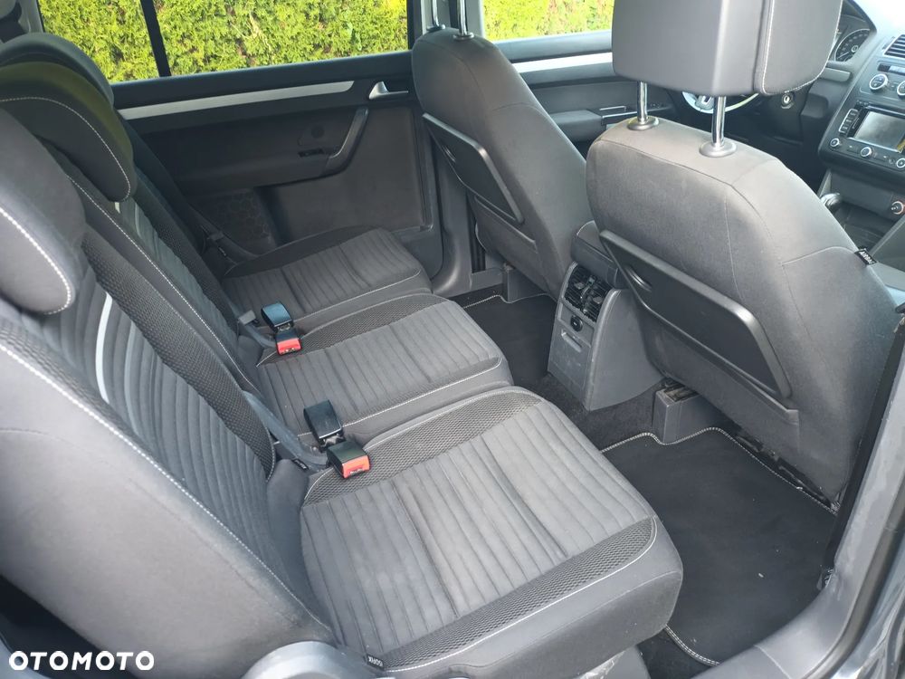 Volkswagen Touran - 14