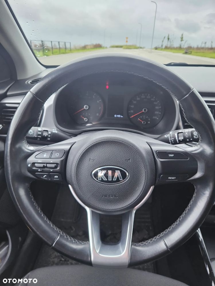 Kia Rio 1.2 L - 8