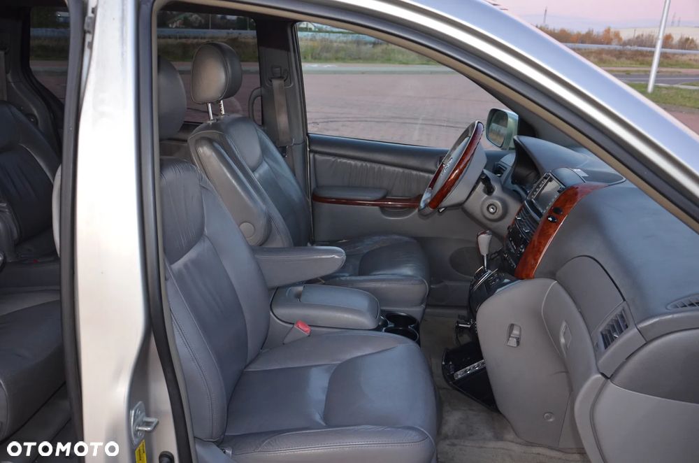 Toyota Sienna - 8