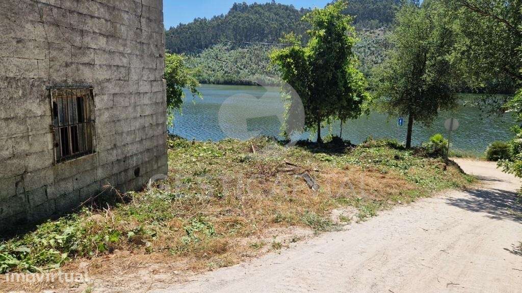 Terreno c/ anexo agrícola e vistas sobre o Rio Tâmega em Boelhe, Penaf - Grande imagem: 2/22