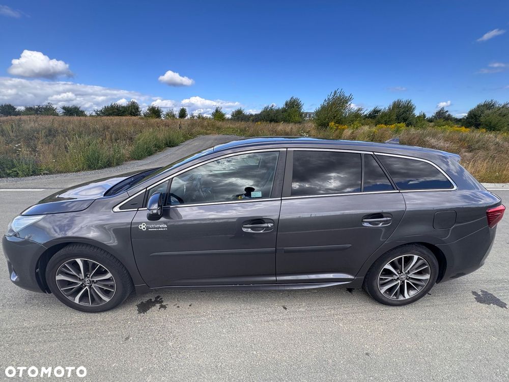Toyota Avensis 2.0 D-4D Premium - 9